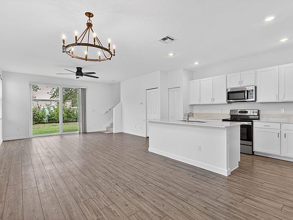 2nd image of 211 SE Woodbark Street