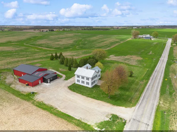 N5207 Lemke Rd, Chilton, WI 53014