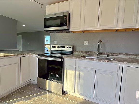 3rd image of 13500 Tamiami Trl