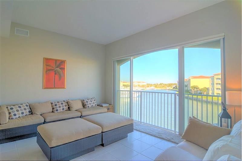 1st image of 17 Harbour Isle Dr #305