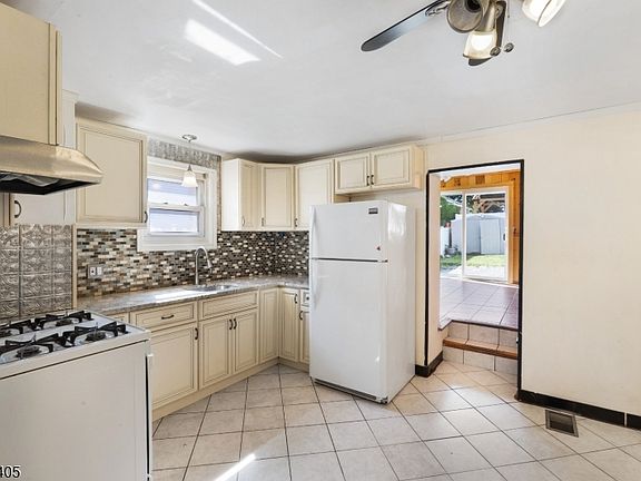 4th image of 143 Sylvan Ave
