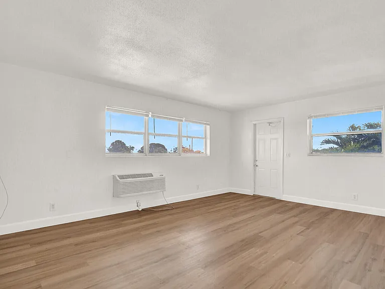 2701 Avenue E — Photo 10