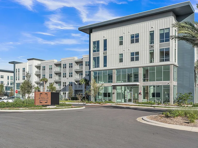 Apollo Apartments — Photo 18