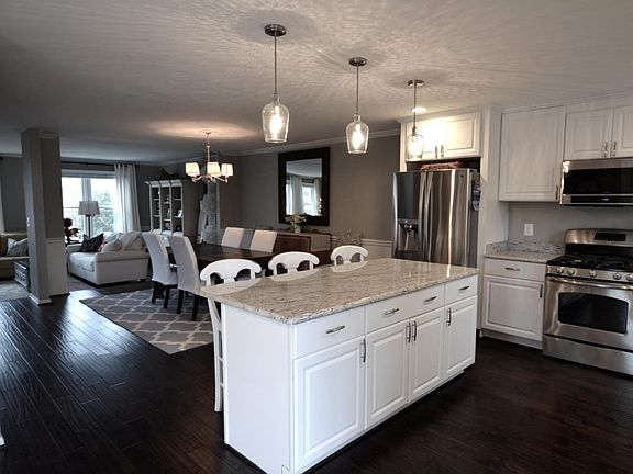 5th image of 5209 Woodfield Dr