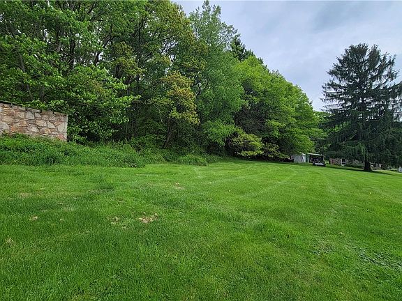 3rd image of 658 Listie Rd