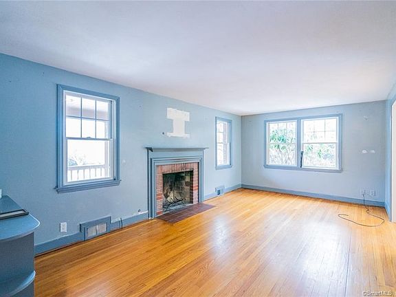 4th image of 29 Hooker Dr