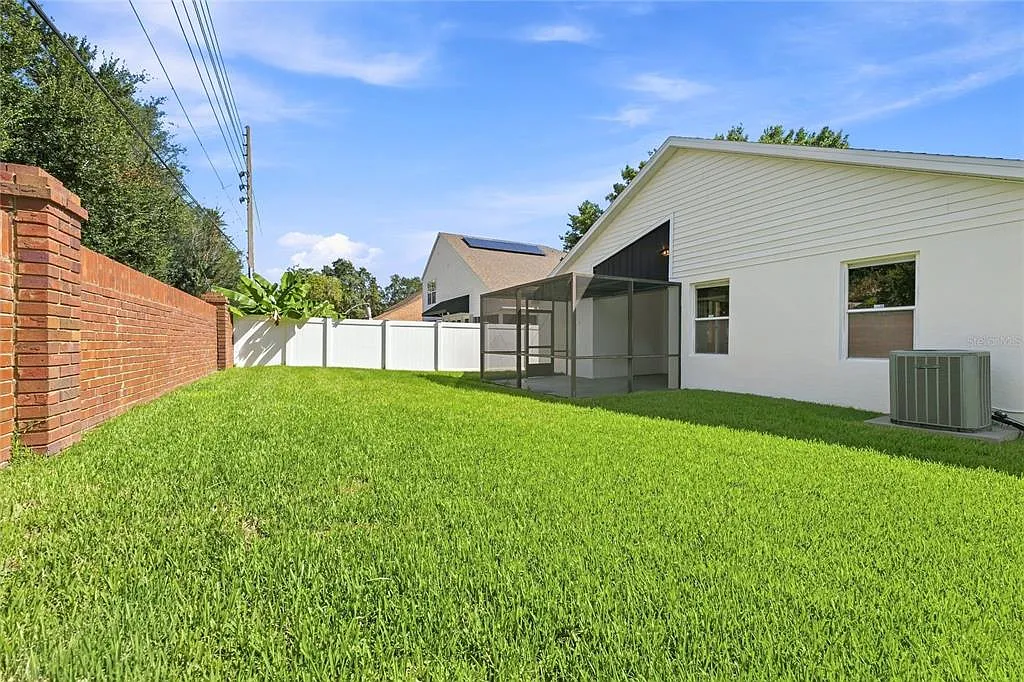 3 bed, 2.0 bath, 1363 sqft, $2,850 — Photo 4