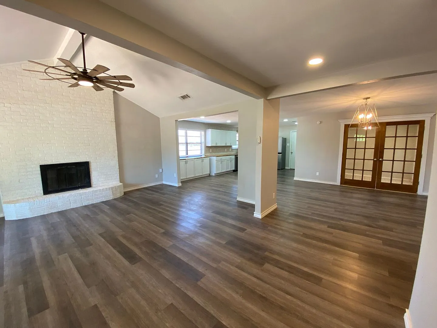 Spacious and Stunning Home with Solar Panels Your Dream Property AWAITS! — Photo 2