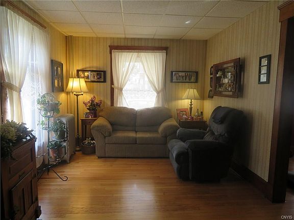 2nd image of 125 N Main St