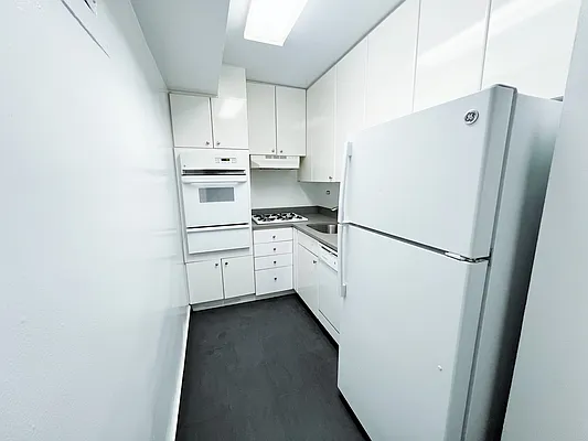 Rented by Manhattan Realty Group | media 6