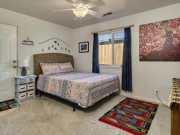 1168 E 10th St — Photo 9