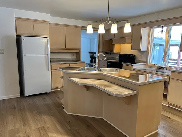 3 bed, 1676 sqft, $1,300 — Photo 2