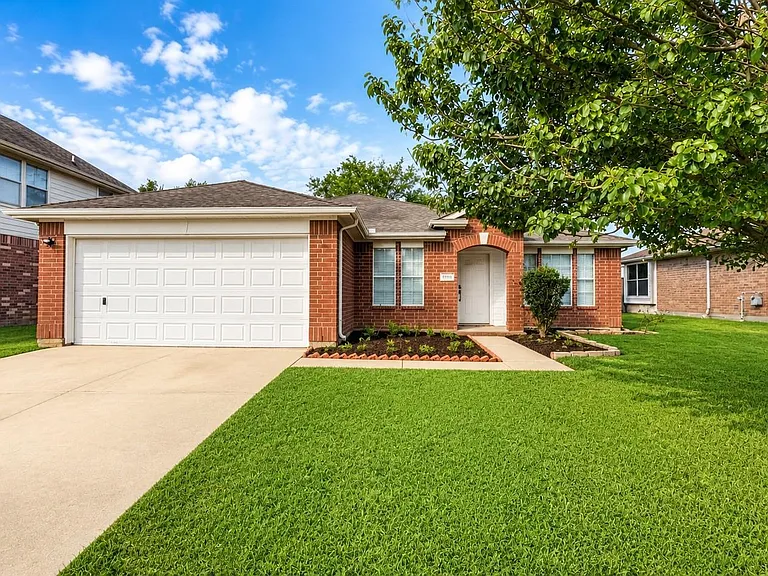 5114 Santrey Dr — Photo 2