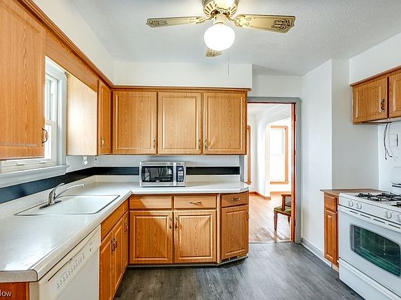 5th image of 5722 Biddulph Ave