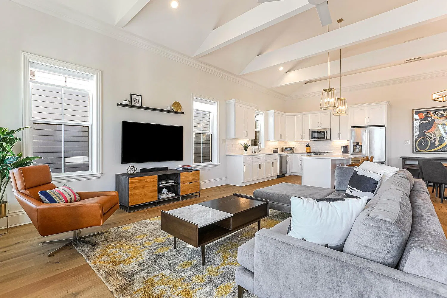 3 bed, 1940 sqft, $4,000 — Photo 4