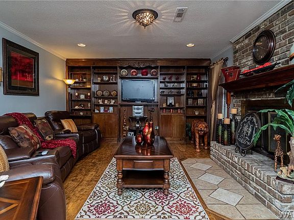 4th image of 3911 38th St E