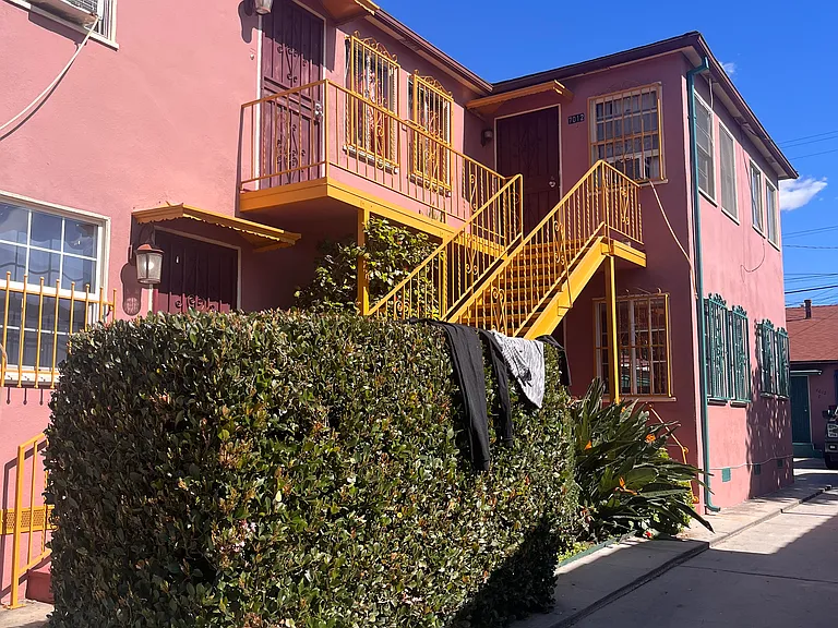 7012 Templeton St #B — Photo 14