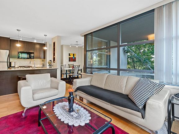 4th image of 989 Beatty St #306