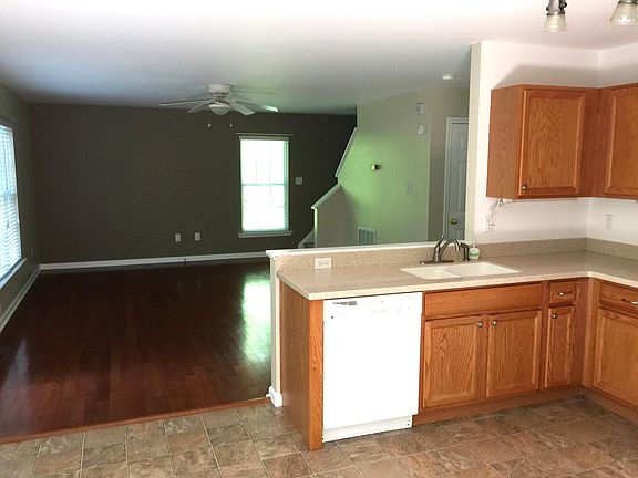 4th image of 8158 Reagan Dr