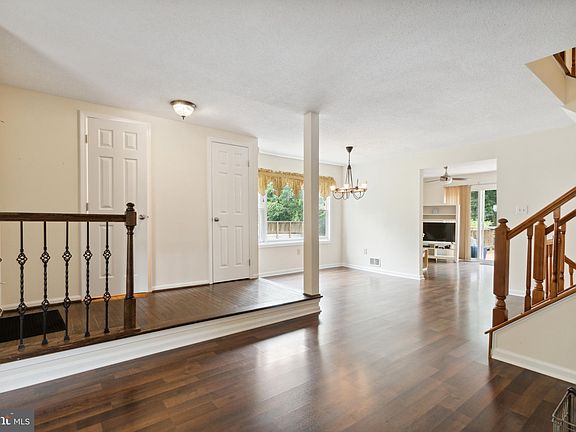 5th image of 11550 Hill Meade Ln