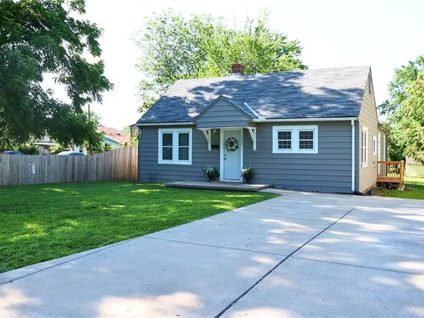 1034 E Lexington Ave, Independence, MO 64050