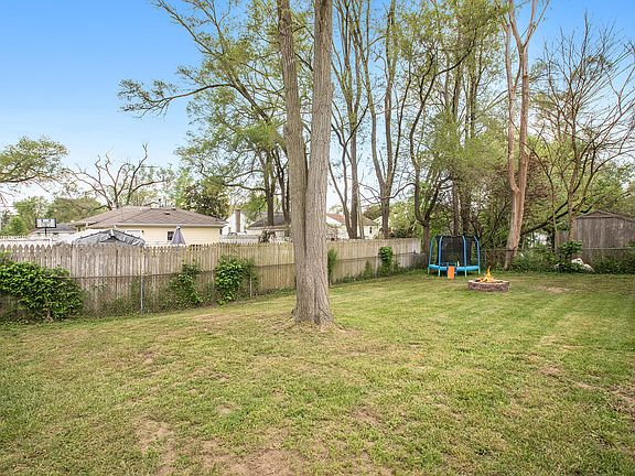5th image of 232 Taylor Ave
