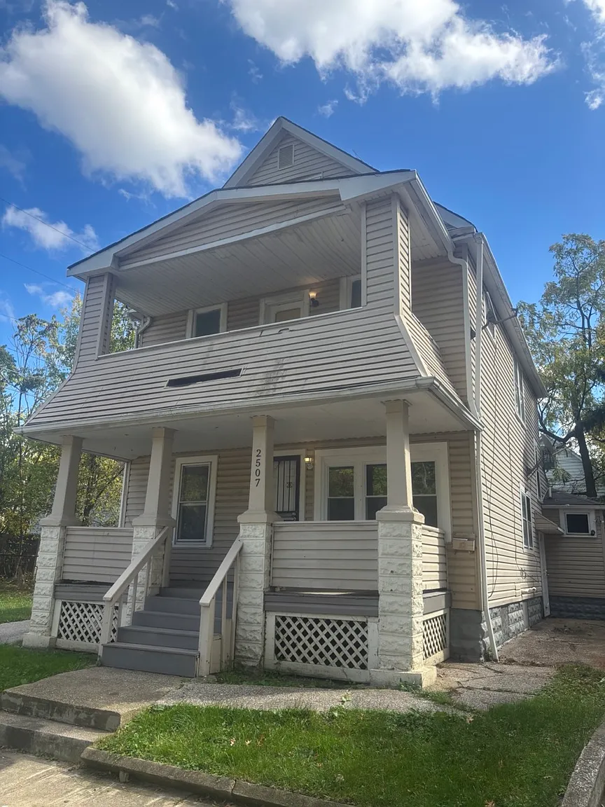 2507 E 109th St #Up photo 1