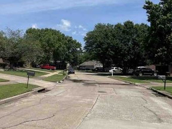 Exterior Neighborhood (street photo)