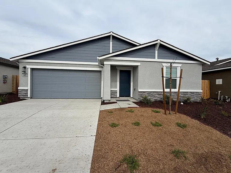 663 Skyler Ln — Photo 1