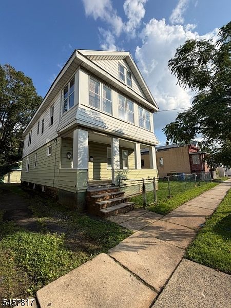 1st image of 1220 E Henry St