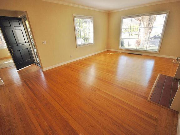 2nd image of 421 Burlingame Ave