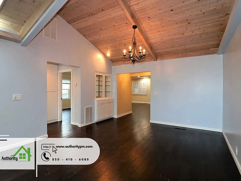 875 Lakeview Dr — Photo 10