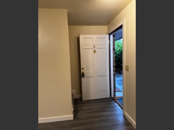 2312 N 134th St APT 6, Seattle, WA 98133