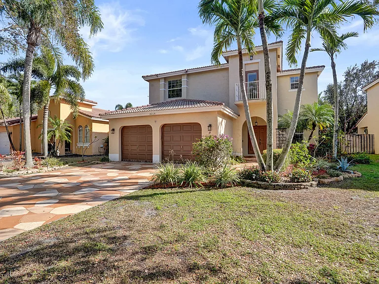 4214 NW 38th Dr — Photo 1