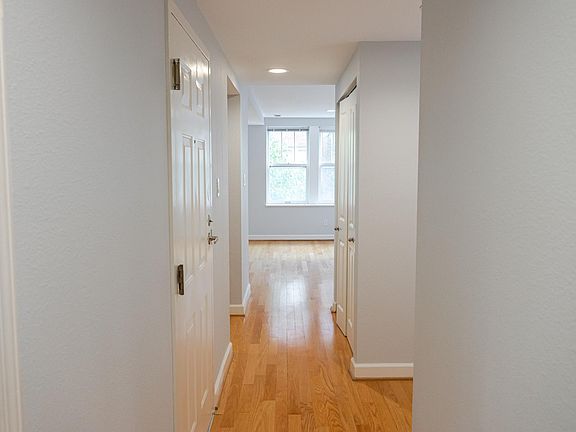 4th image of 5360 Pershing Ave APT 1B