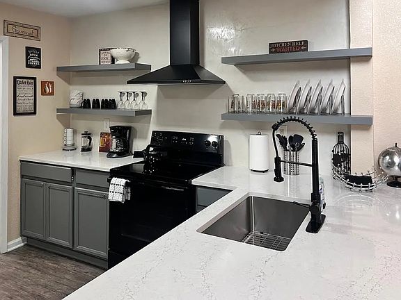 3rd image of 5608 Cougar Dr APT 228