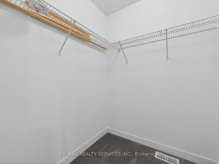 95 Queensbrook Cres — Photo 37
