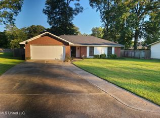 135 Bedford Ln, Jackson, MS 39206