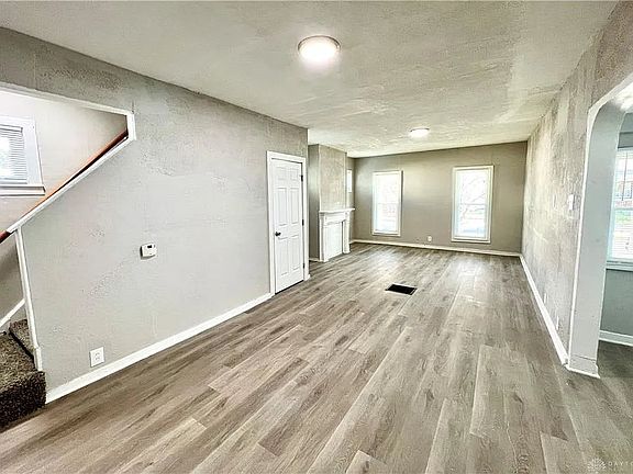 4th image of 237 Alaska St