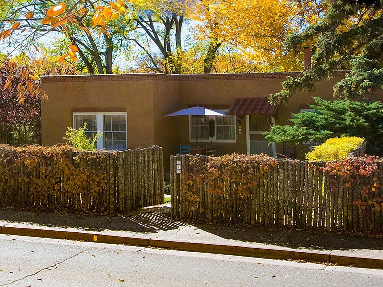 614 E Palace Ave — Photo 5