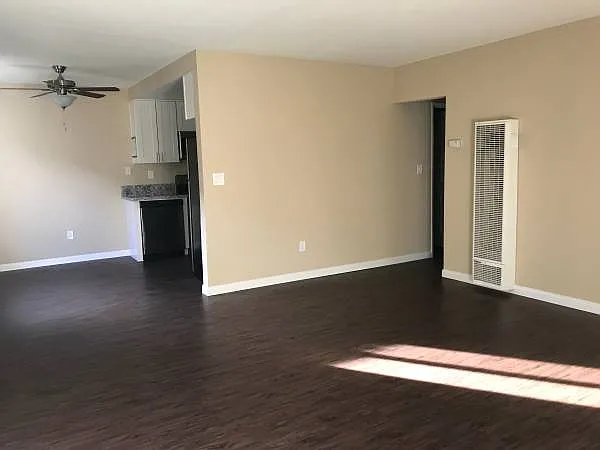 Elmwood Apartments — Photo 14