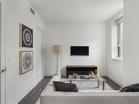 3rd image of 416 W 52nd St #611