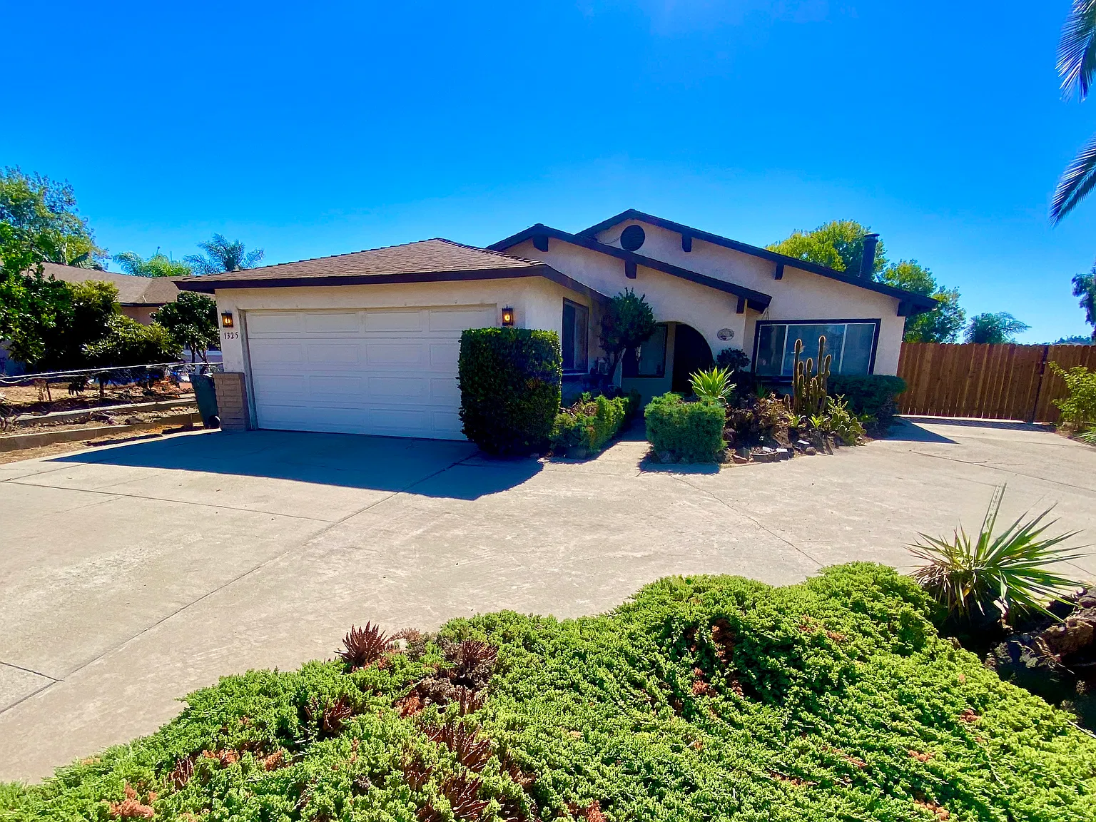 3 bed, 1120 sqft, $3,650 — Photo 1