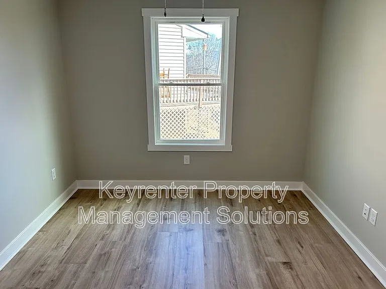 300 Fairview Ave #A — Photo 10