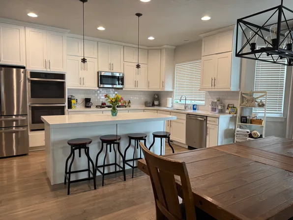 73 S Drupe Ln, Vineyard, UT 84059