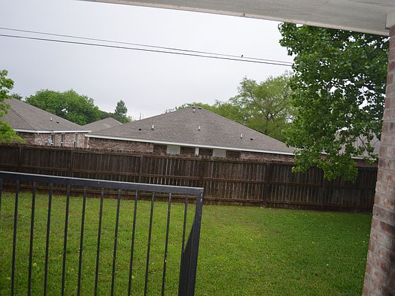 3rd image of 922 Rosewood Dr Unit A