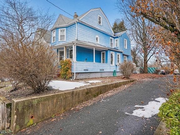 3rd image of 68 Chestnut St