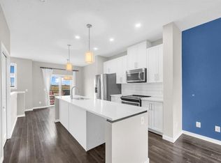 50 NW Copperstone Cmn SE, Calgary, AB T2Z5E4