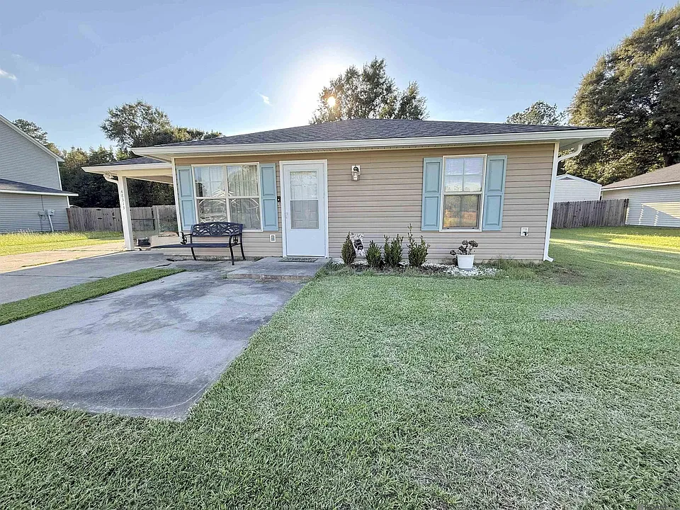 48313 Waltrip Ln