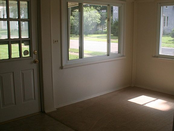 5th image of 2227 Norwood Blvd